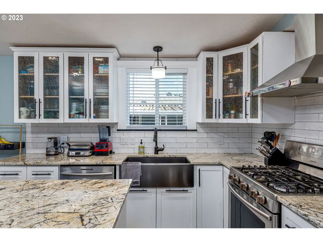 1699 N TERRY St 100, Eugene, OR 97402