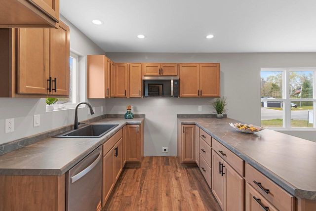 1801 SOUTHLAND LANE, New London, WI 54961