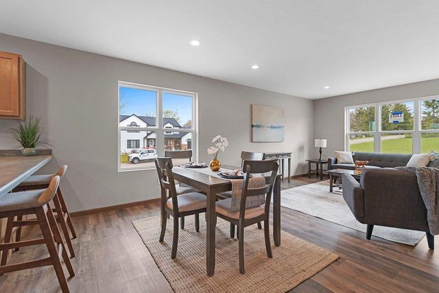 1801 SOUTHLAND LANE, New London, WI 54961