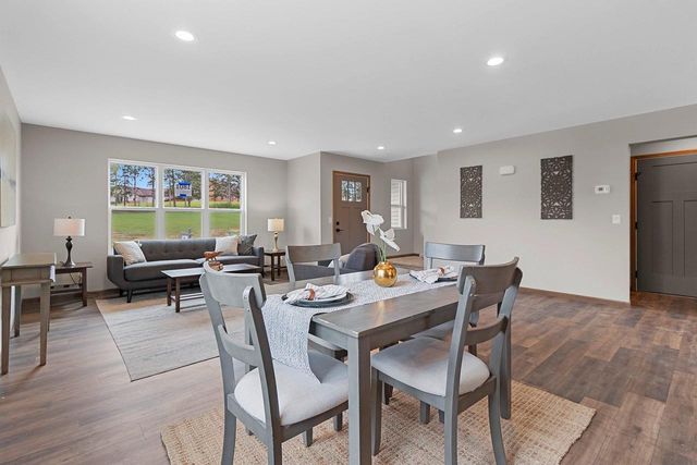 1801 SOUTHLAND LANE, New London, WI 54961