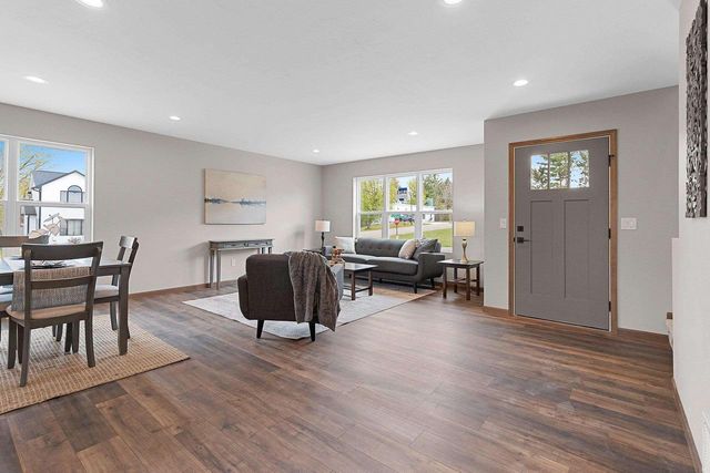 1801 SOUTHLAND LANE, New London, WI 54961