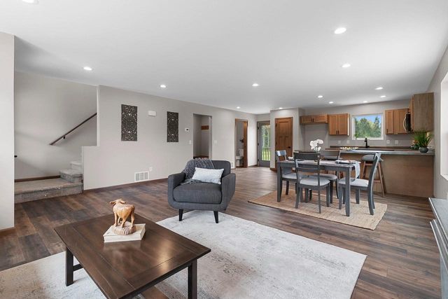 1801 SOUTHLAND LANE, New London, WI 54961