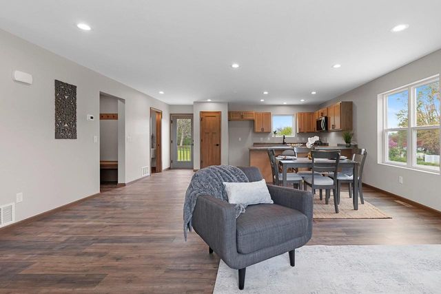 1801 SOUTHLAND LANE, New London, WI 54961