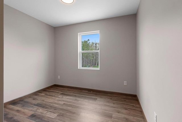 1801 SOUTHLAND LANE, New London, WI 54961