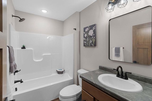 1801 SOUTHLAND LANE, New London, WI 54961