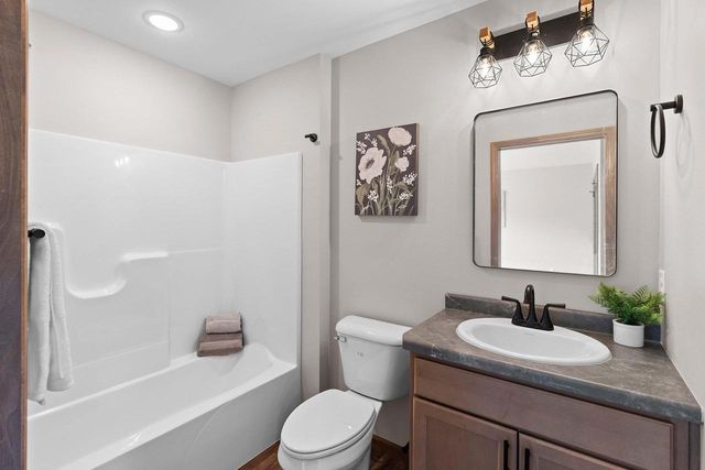 1801 SOUTHLAND LANE, New London, WI 54961