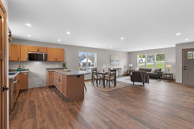 1801 SOUTHLAND LANE, New London, WI 54961
