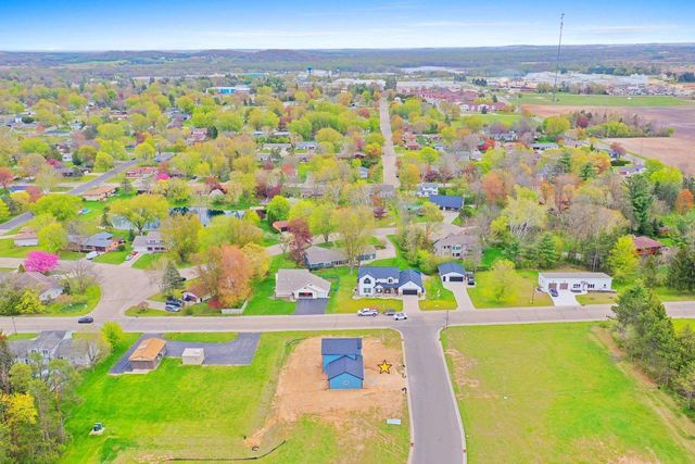 1801 SOUTHLAND LANE, New London, WI 54961