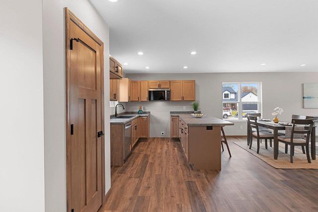 1801 SOUTHLAND LANE, New London, WI 54961