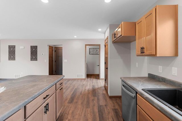 1801 SOUTHLAND LANE, New London, WI 54961