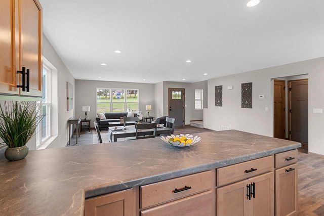 1801 SOUTHLAND LANE, New London, WI 54961