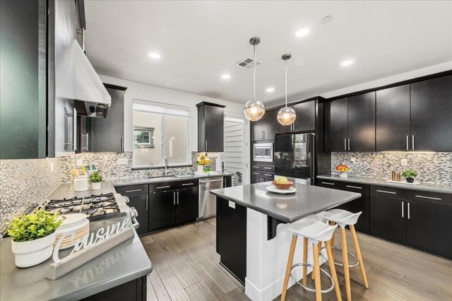 4022 Knightstown St, Dublin, CA 94568