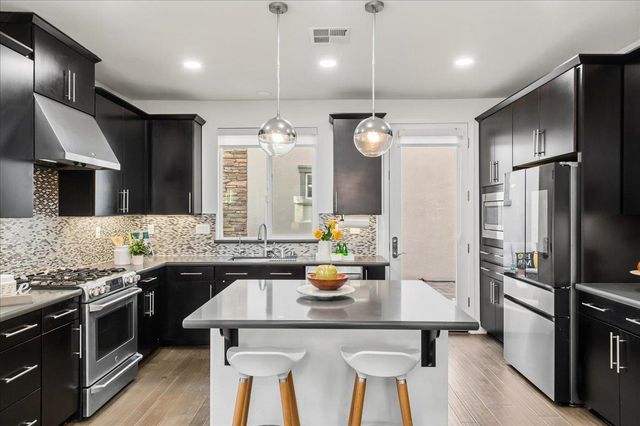 4022 Knightstown St, Dublin, CA 94568