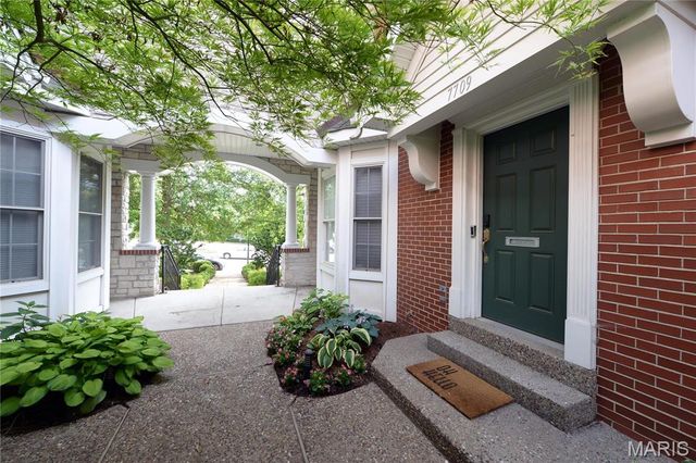 7709 Gannon Avenue, St Louis, MO 63130