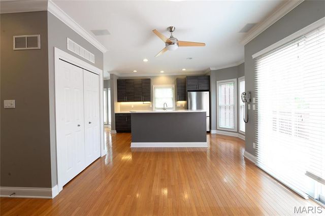 7709 Gannon Avenue, St Louis, MO 63130