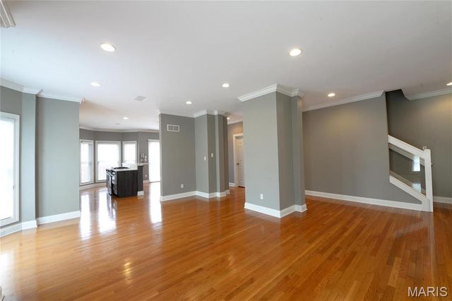 7709 Gannon Avenue, St Louis, MO 63130