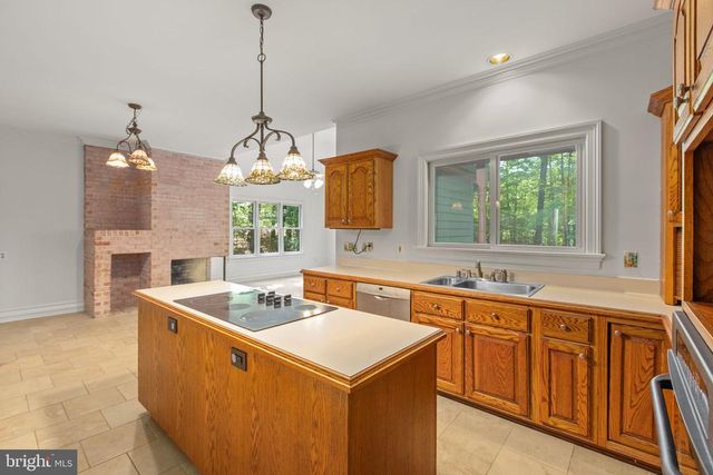 6800 WEEDON DR, Fredericksburg, VA 22407