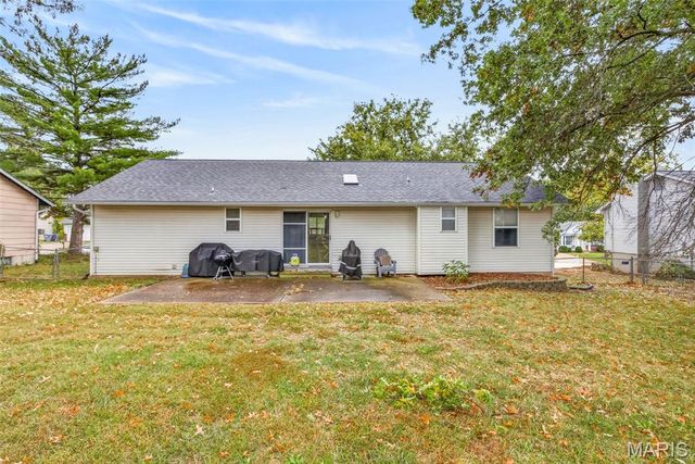 37 Royal Oaks Drive, O'fallon, MO 63366