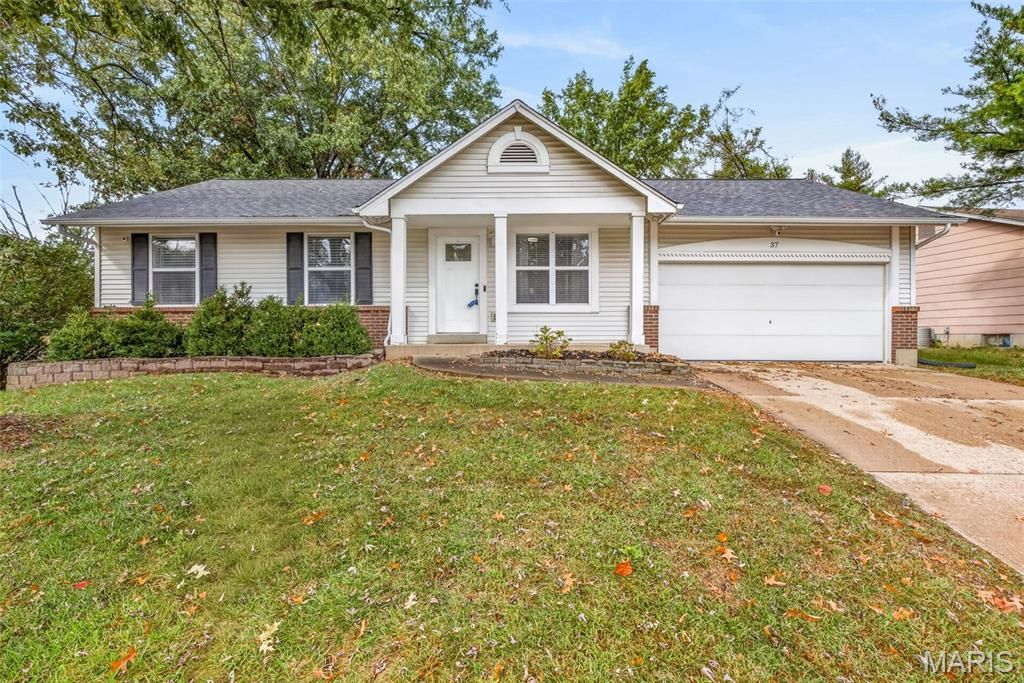 37 Royal Oaks Drive, O'fallon, MO 63366