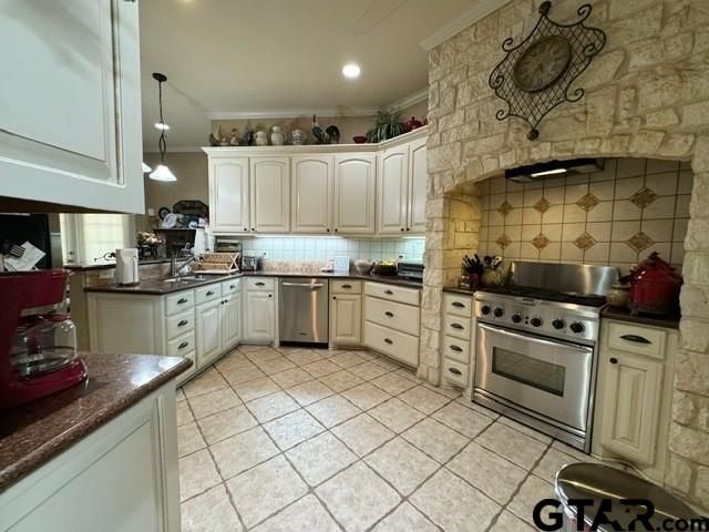 515 Southcreek Dr, Chandler, TX 75758