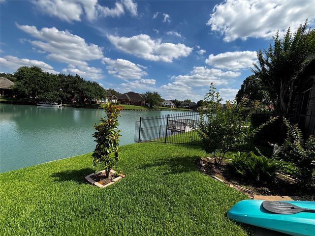 402 Bay Bridge Drive, Sugar Land, TX 77478