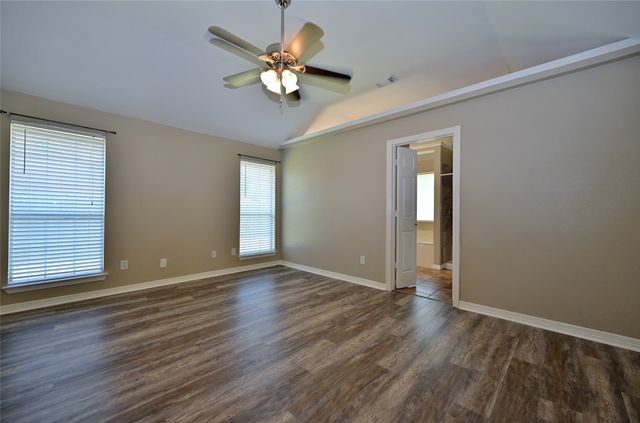 211 Barbara Way, Red Oak, TX 75154