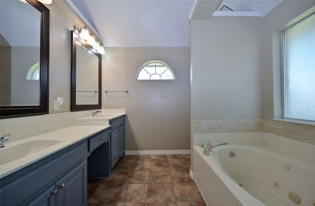 211 Barbara Way, Red Oak, TX 75154