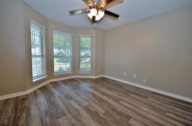 211 Barbara Way, Red Oak, TX 75154