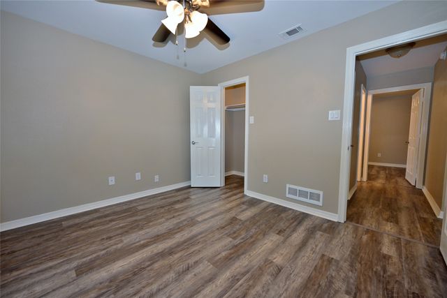 211 Barbara Way, Red Oak, TX 75154