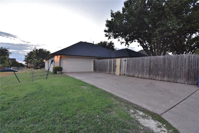 211 Barbara Way, Red Oak, TX 75154