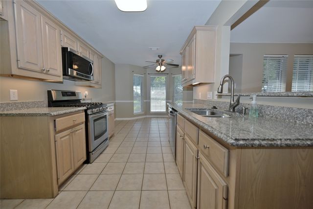 211 Barbara Way, Red Oak, TX 75154