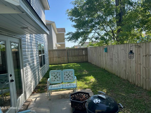 2409 Esplanade Street, Ocean Springs, MS 39564