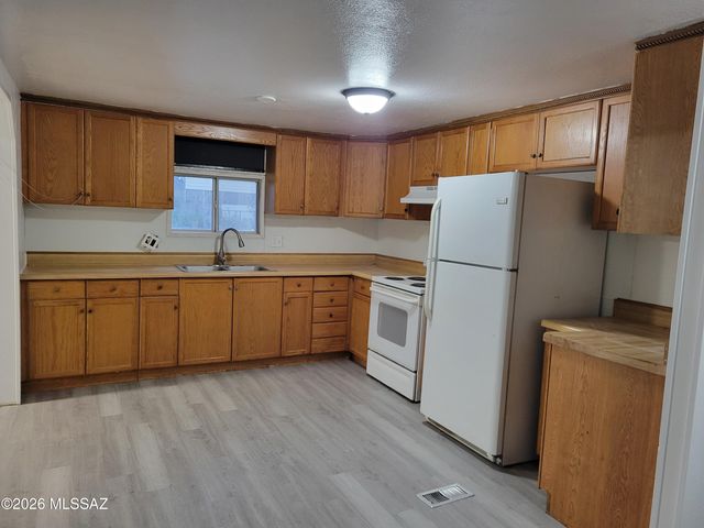 11982 W Desert Wren Drive, Tucson, AZ 85743