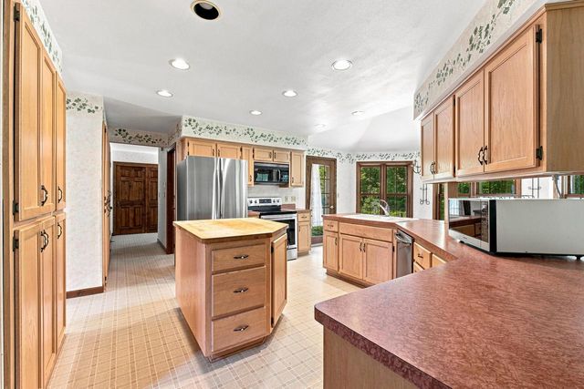 4228 W Tumblecreek DRIVE, Franklin, WI 53132
