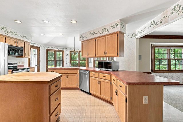 4228 W Tumblecreek DRIVE, Franklin, WI 53132