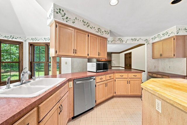 4228 W Tumblecreek DRIVE, Franklin, WI 53132