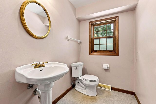 4228 W Tumblecreek DRIVE, Franklin, WI 53132