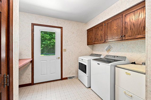 4228 W Tumblecreek DRIVE, Franklin, WI 53132