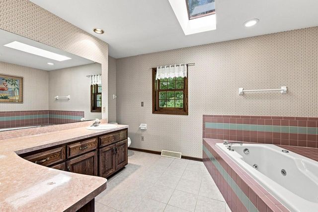 4228 W Tumblecreek DRIVE, Franklin, WI 53132