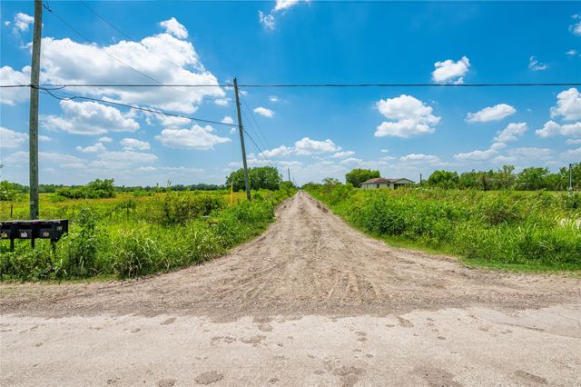800 Private Road 60406, Dayton, TX 77535