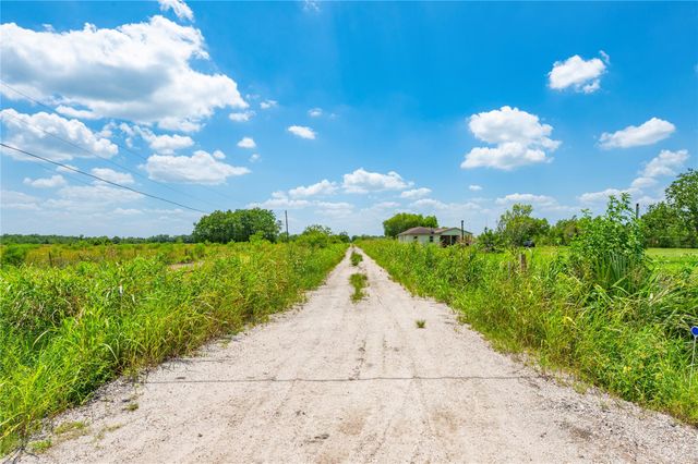 800 Private Road 60406, Dayton, TX 77535