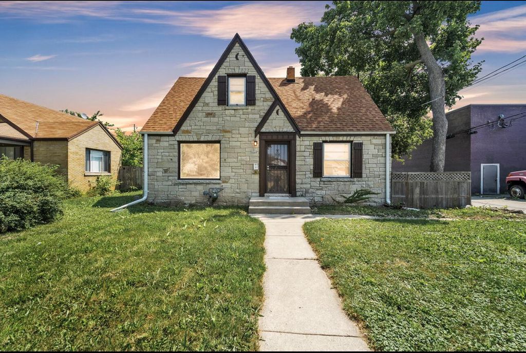 4024 N 44th STREET, Milwaukee, WI 53216