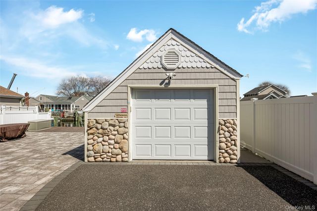 25 Cape Road, Amityville, NY 11701
