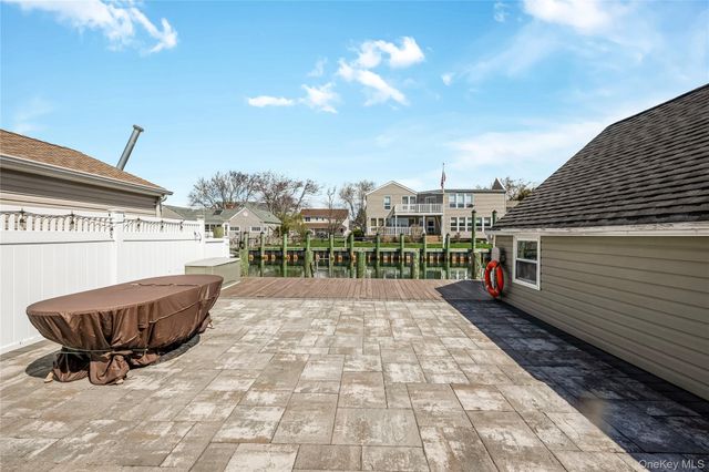 25 Cape Road, Amityville, NY 11701