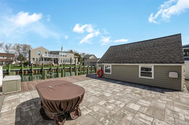 25 Cape Road, Amityville, NY 11701