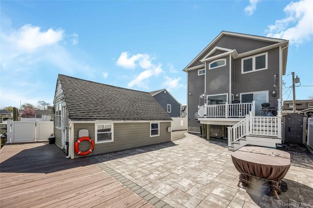25 Cape Road, Amityville, NY 11701