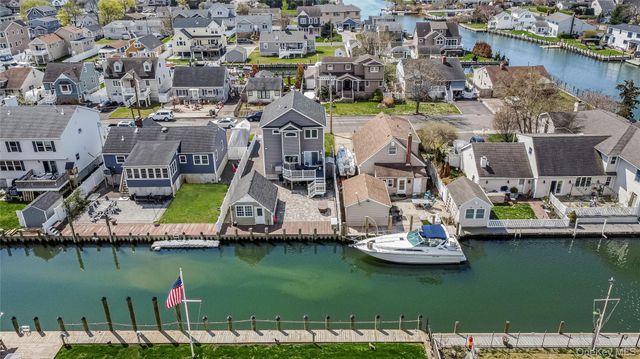 25 Cape Road, Amityville, NY 11701