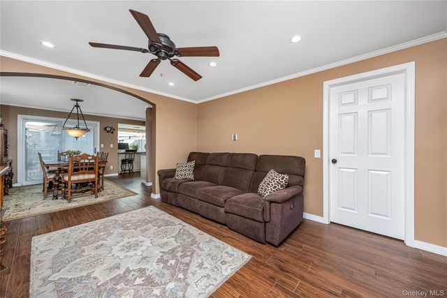 25 Cape Road, Amityville, NY 11701