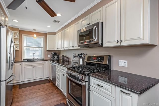 25 Cape Road, Amityville, NY 11701