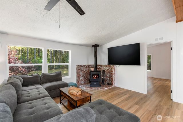 22779 Seabeck Holly Rd, Seabeck, WA 98380